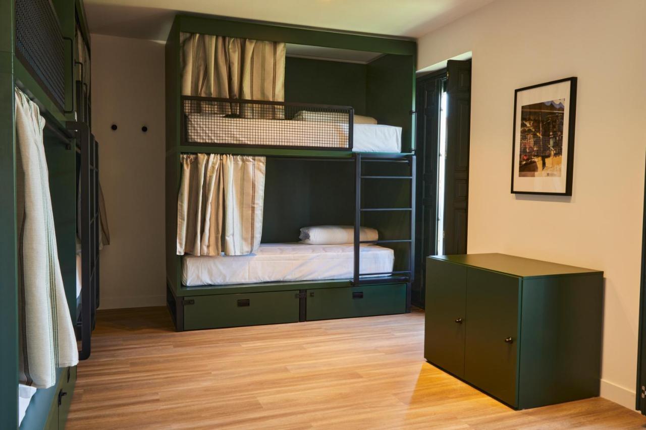 Latroupe Prado Hostel Мадрид Экстерьер фото