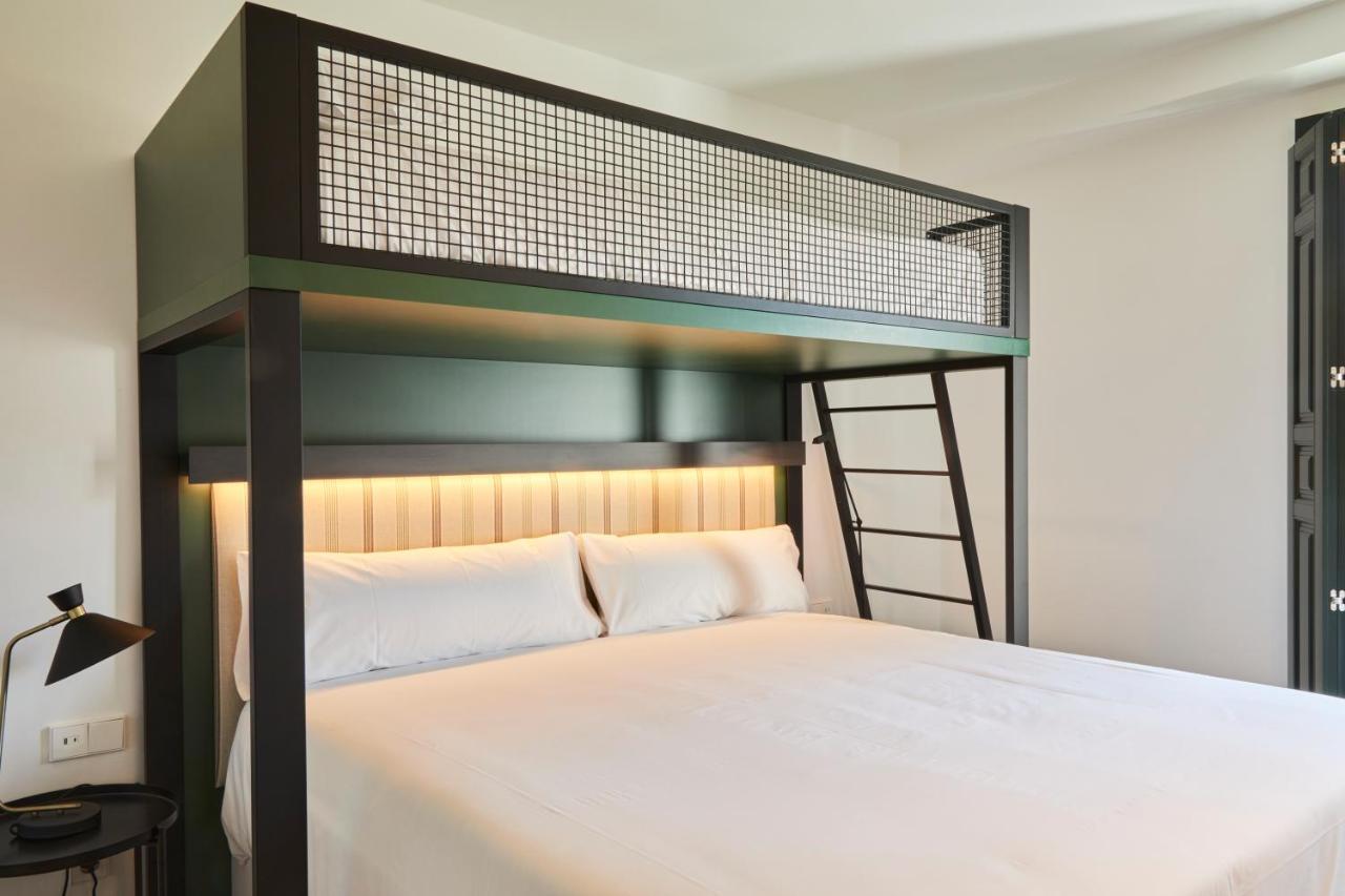 Latroupe Prado Hostel Мадрид Экстерьер фото
