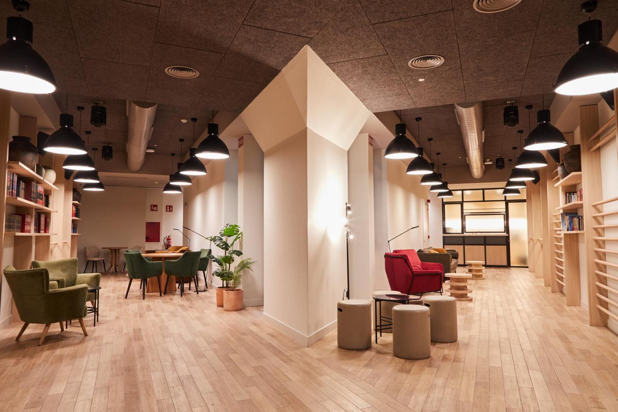 Latroupe Prado Hostel Мадрид Экстерьер фото
