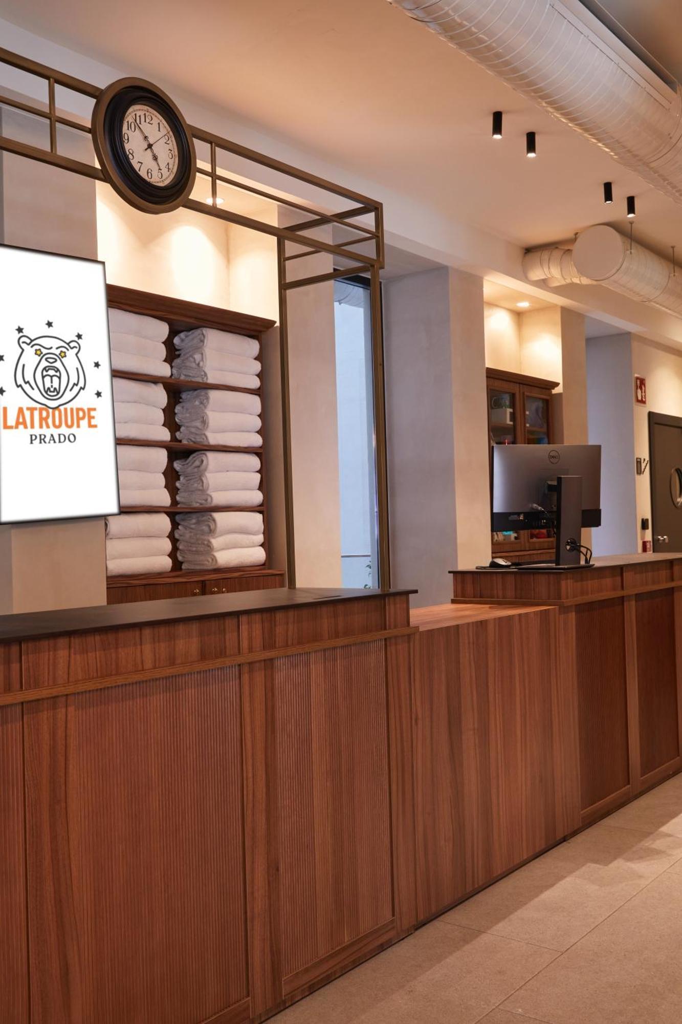 Latroupe Prado Hostel Мадрид Экстерьер фото