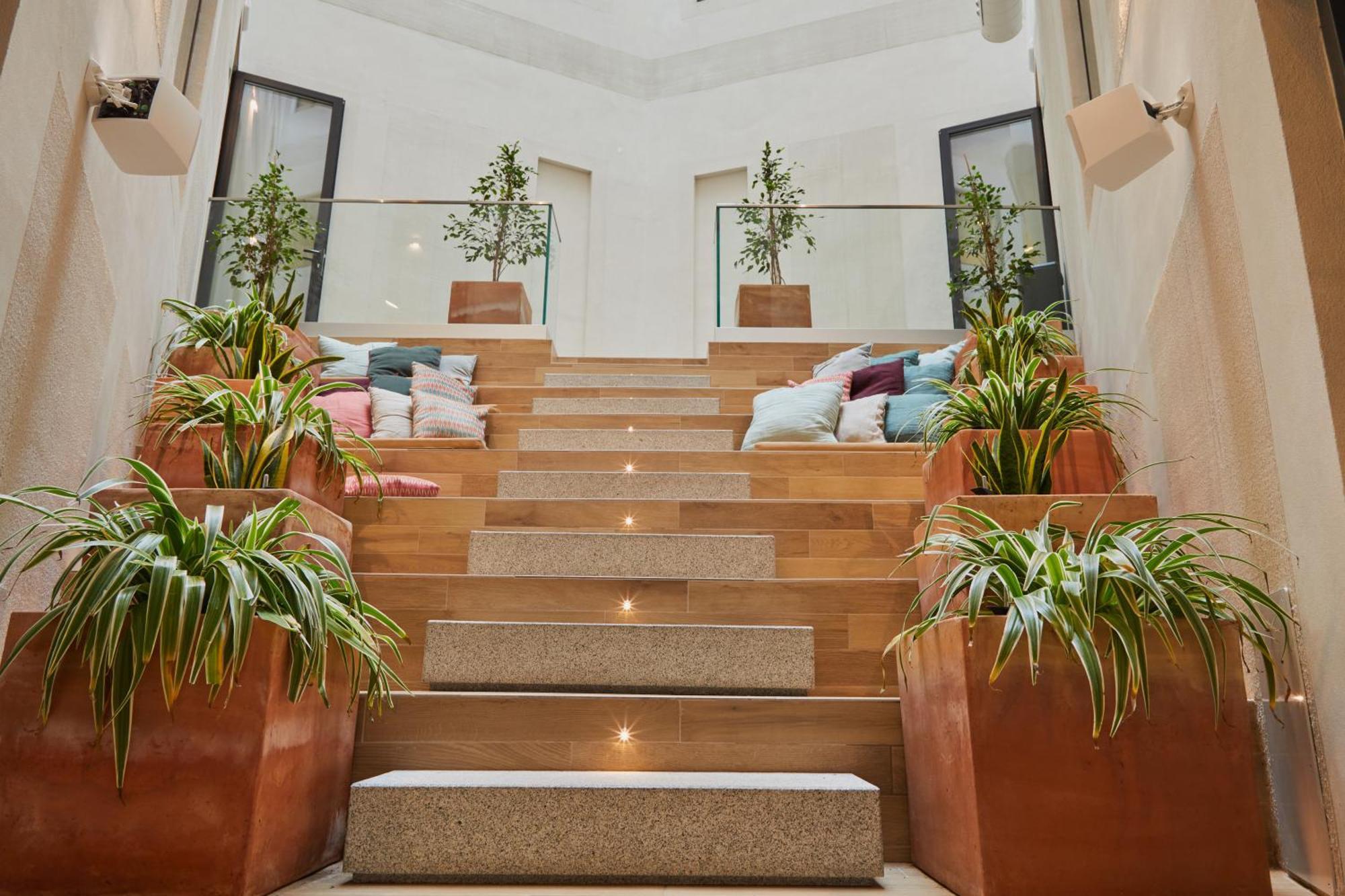 Latroupe Prado Hostel Мадрид Экстерьер фото