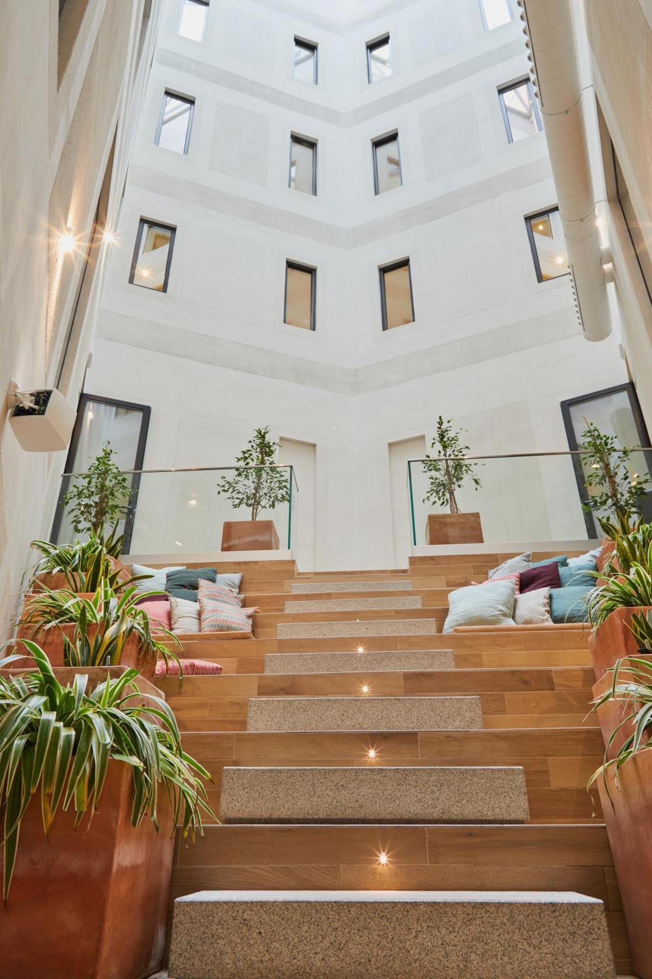 Latroupe Prado Hostel Мадрид Экстерьер фото